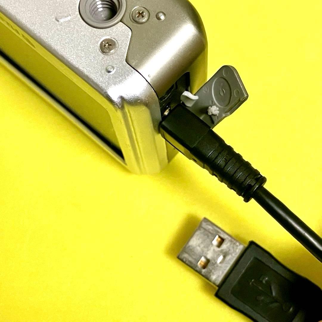 デジカメFINEPIX F30+バッテリー/xD 1GB/AC電源/USBコード