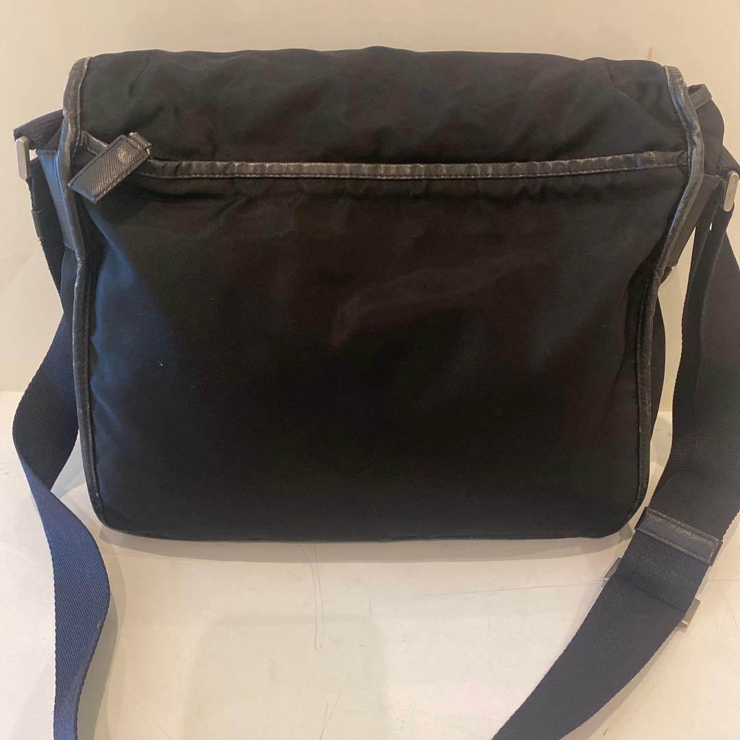 【PRADA】ショルダーバッグ　三角ロゴプレート　ナイロン　ブラック　A4