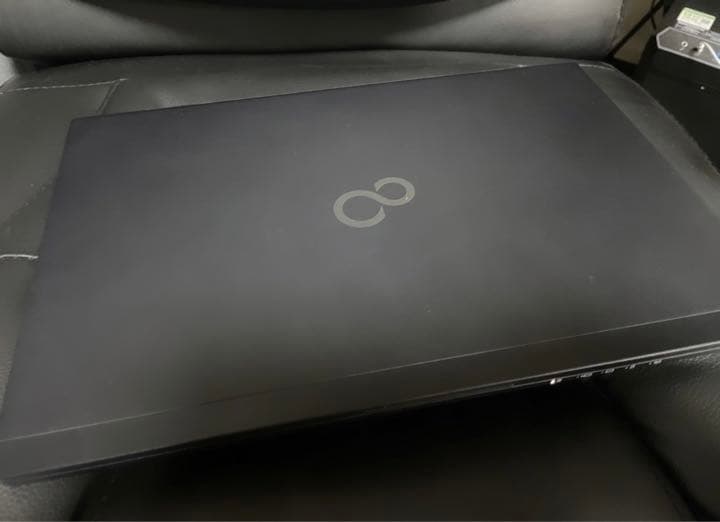 富士通　超軽量ノートパソコン