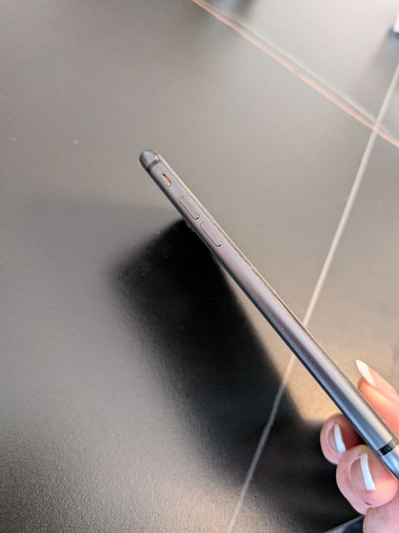 iPhone ブラック スクラッチあり 本体