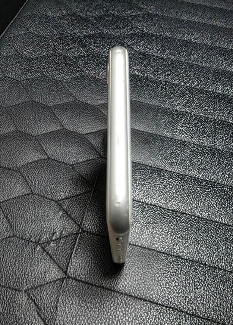 iPhone 8 シルバー 本体 SIMフリー 64GB