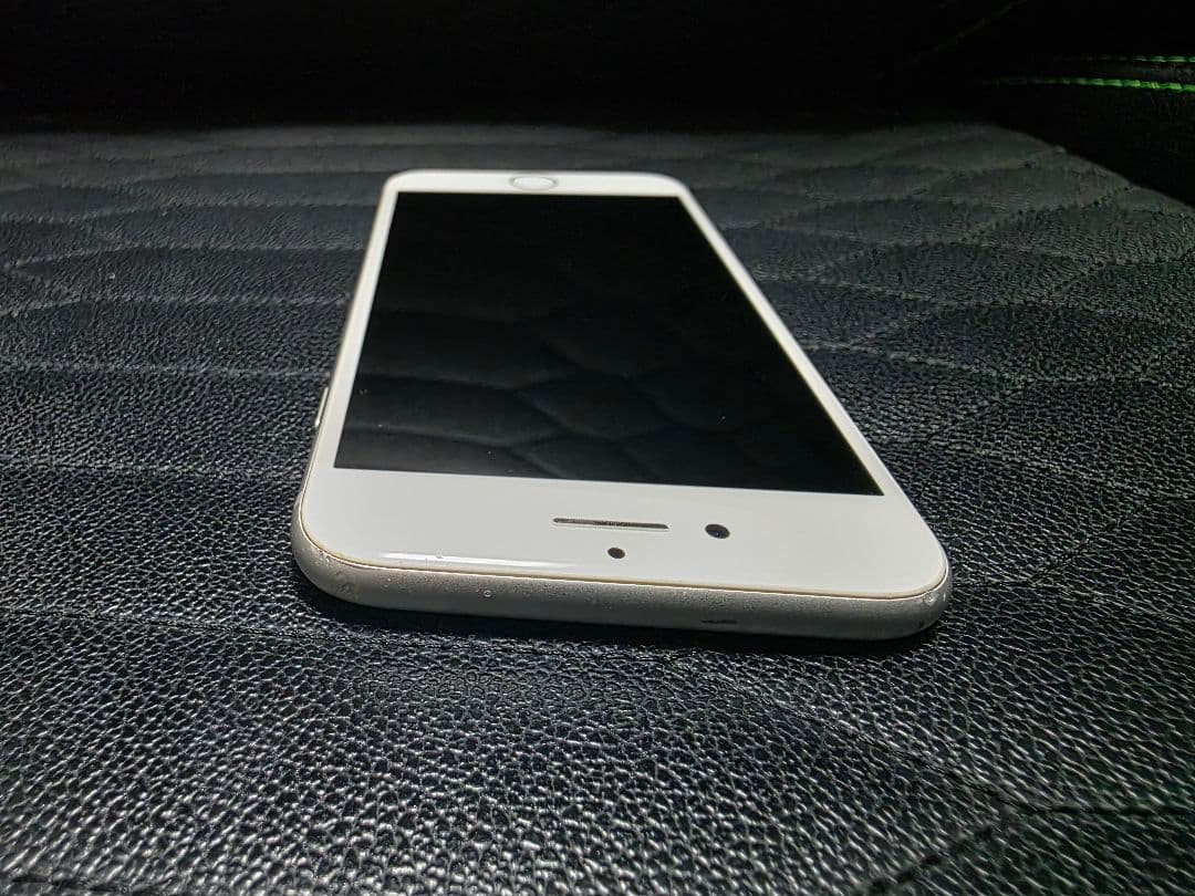 iPhone 8 シルバー 本体 SIMフリー 64GB