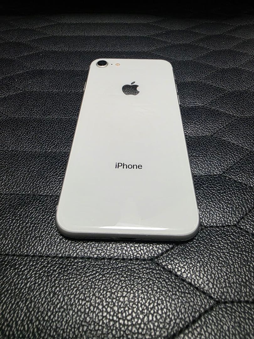 iPhone 8 シルバー 本体 SIMフリー 64GB