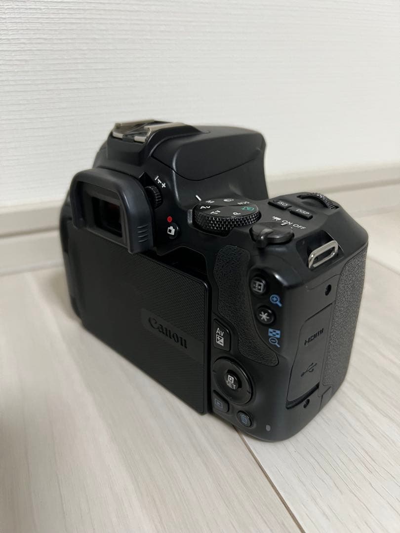 Canon EOS Kiss X10 デジタル一眼レフカメラ