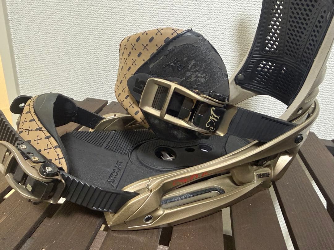 BURTON MALAVITA EST Ｓサイズ　ビス付