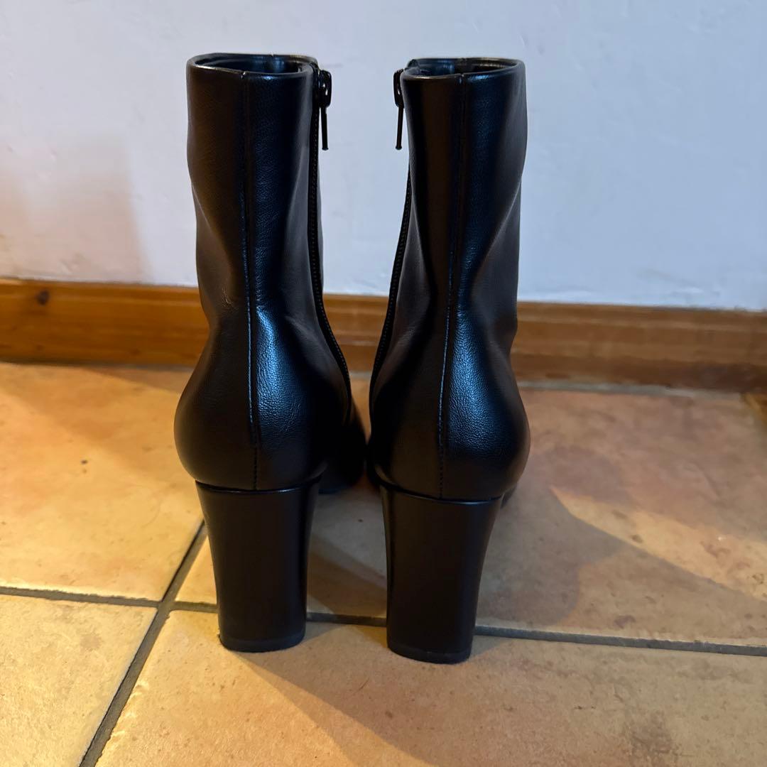 ブラックレザーショートブーツ　SNIDEL Mサイズ