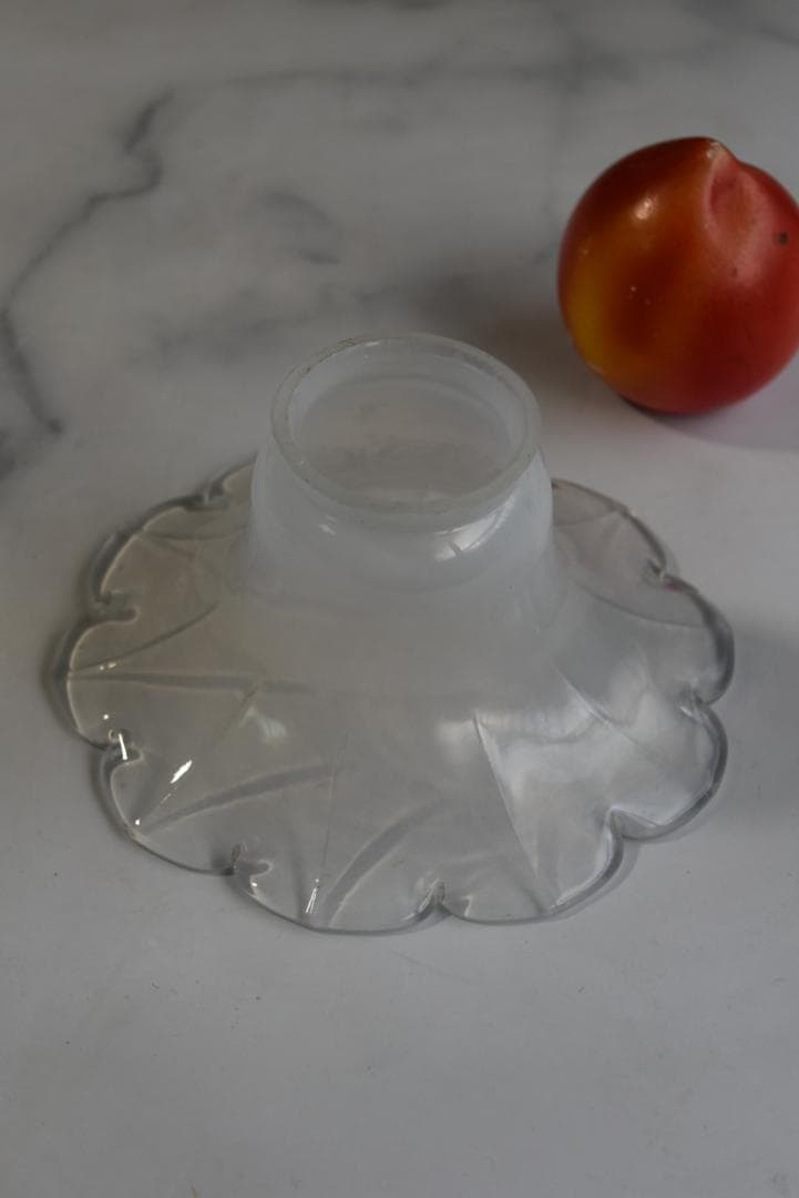 美品　フランスアンティーク　花フォルム　オパリン　ガラスシェード