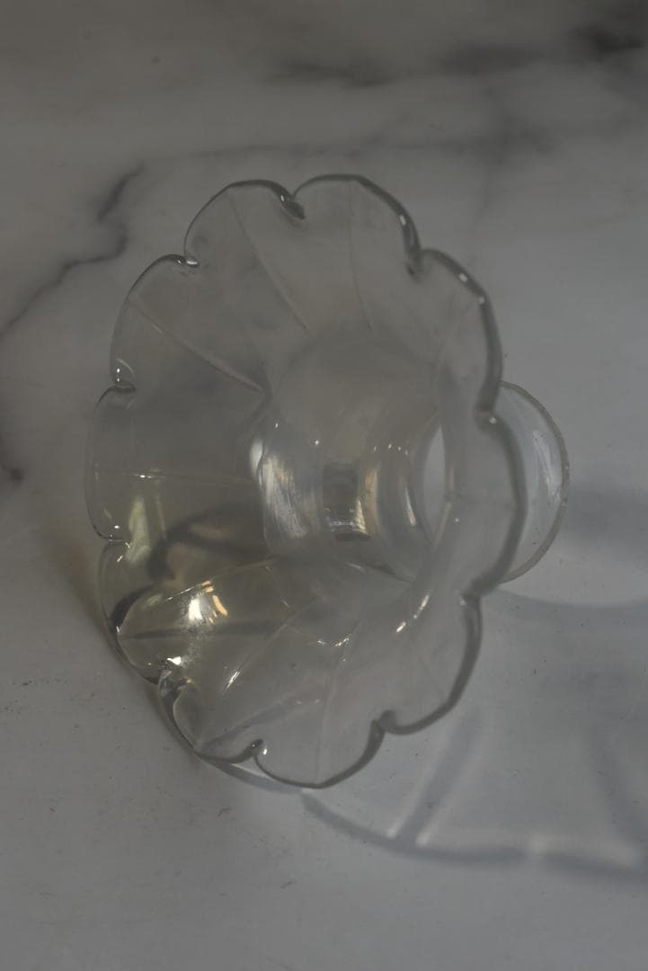 美品　フランスアンティーク　花フォルム　オパリン　ガラスシェード