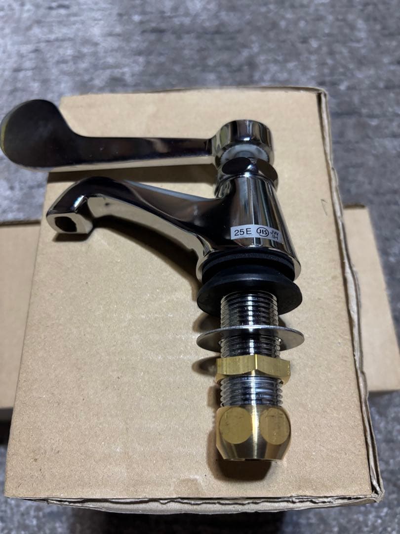 平付手洗い器　大　立形水石けん入　水栓　配管セット