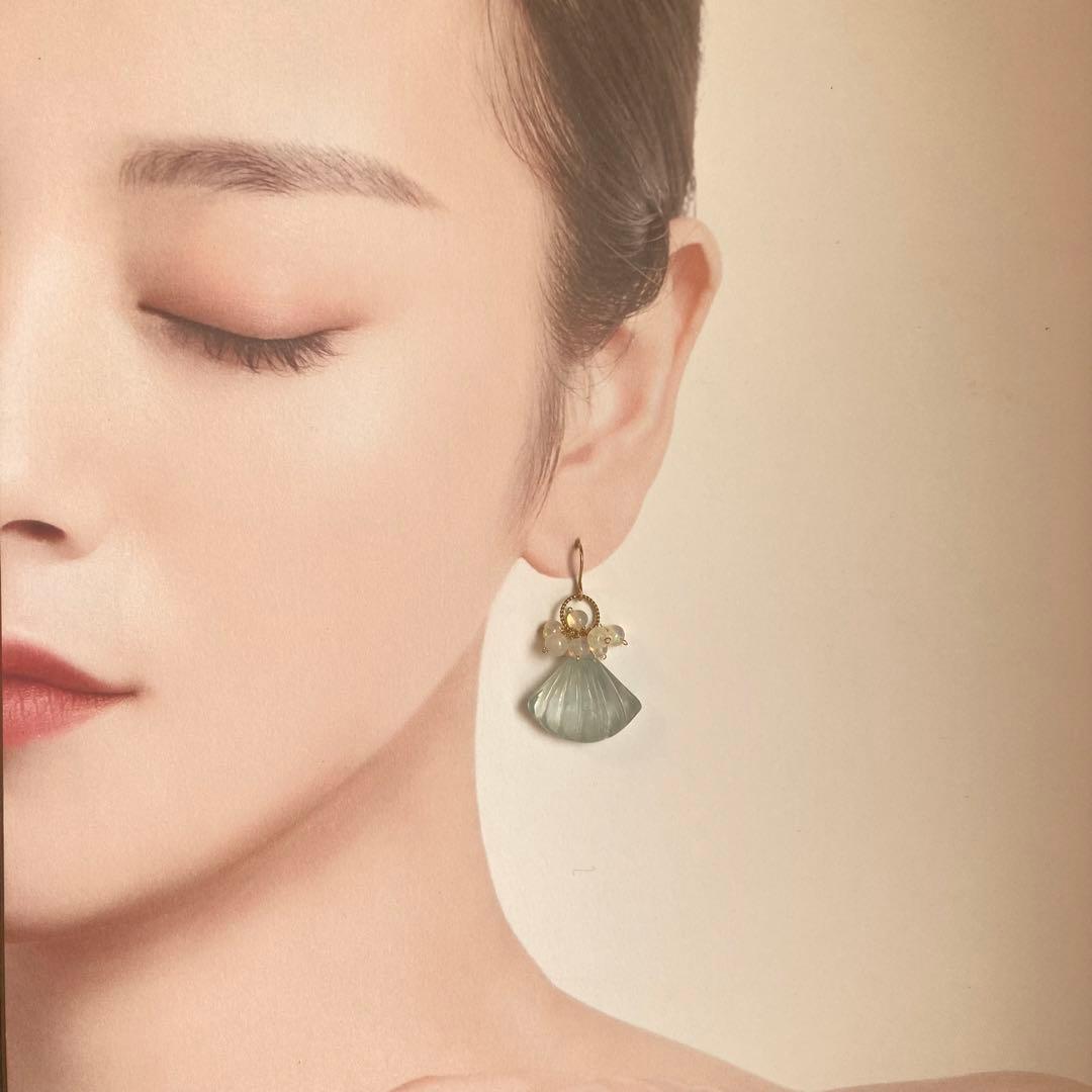 専用です　14kgf アクアマリンのシェルカービングピアス