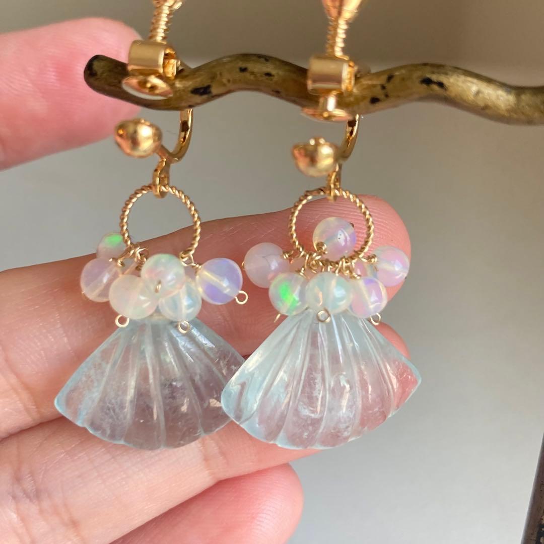 専用です　14kgf アクアマリンのシェルカービングピアス