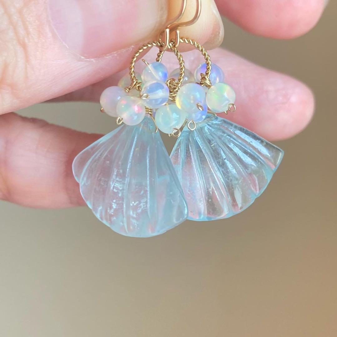 専用です　14kgf アクアマリンのシェルカービングピアス