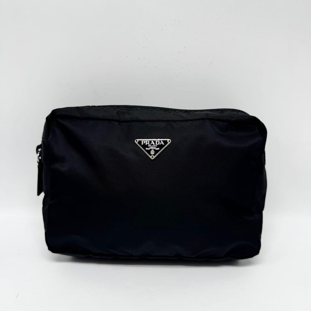【超美品・使用感少ない✨】プラダ　化粧ポーチ　三角ロゴ　テスートナイロン