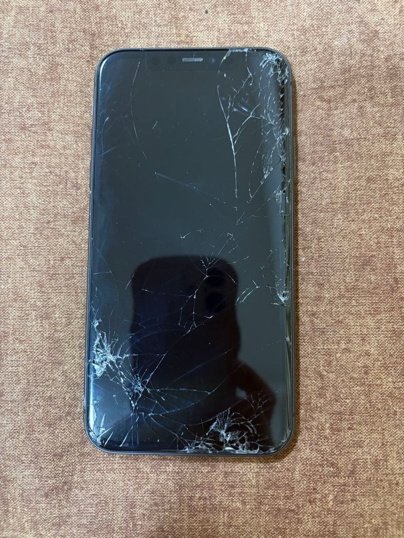 Apple iPhone 11 ブラック本体　ジャンク品