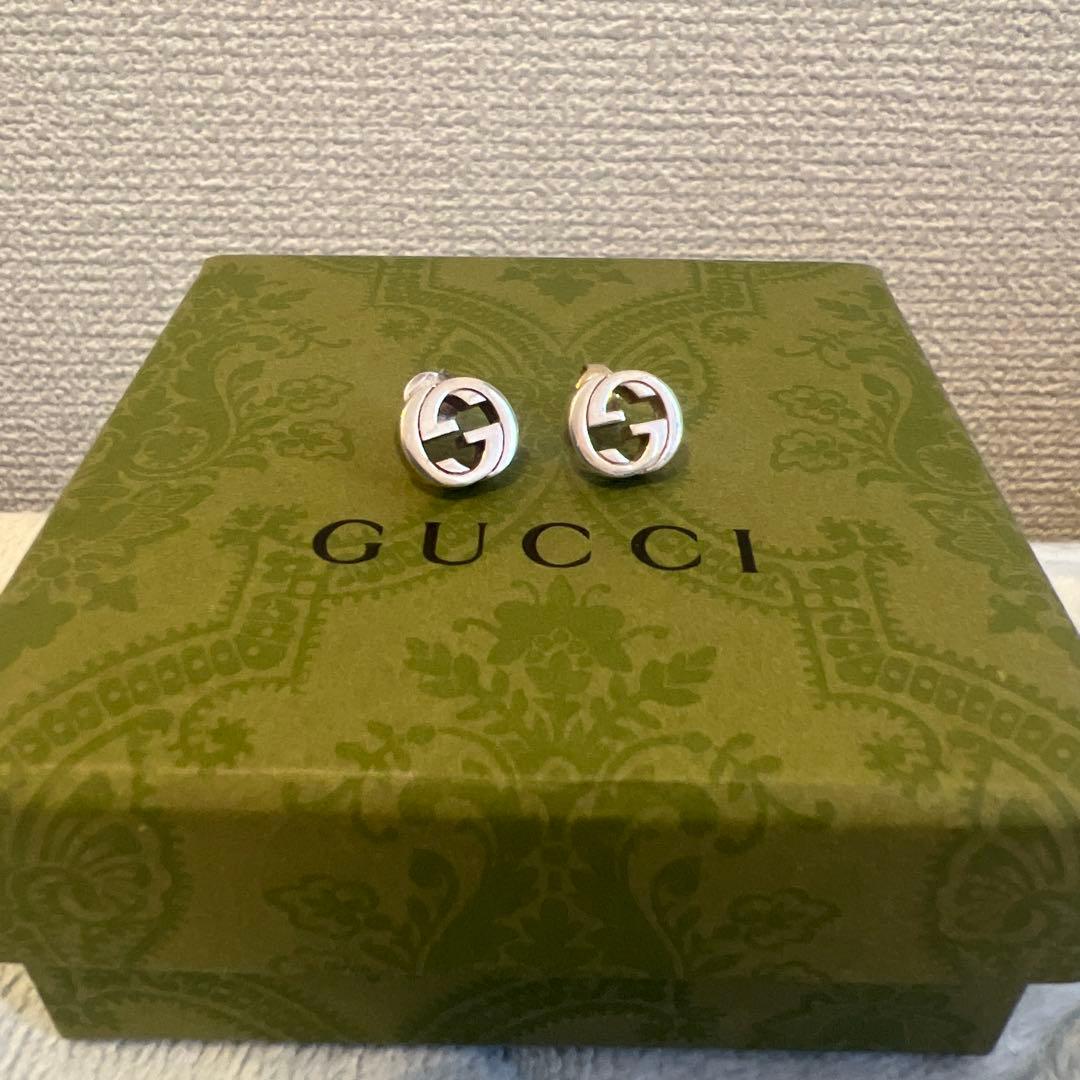GUCCI シルバースタッズピアス