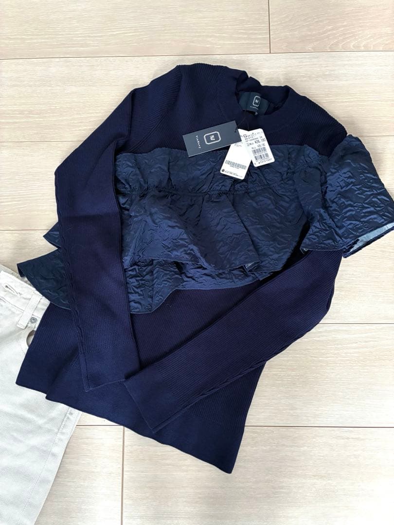 【かなぶん様】新品 高額‼︎ 2.6万Vin Navy フリル リブニット