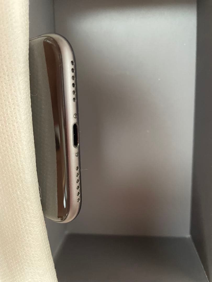 Apple iPhone 8 スペースグレー　64G