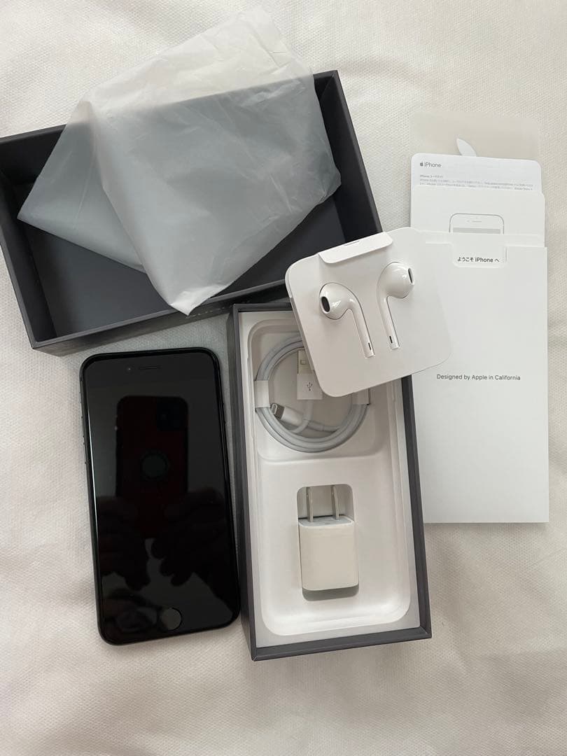 Apple iPhone 8 スペースグレー　64G