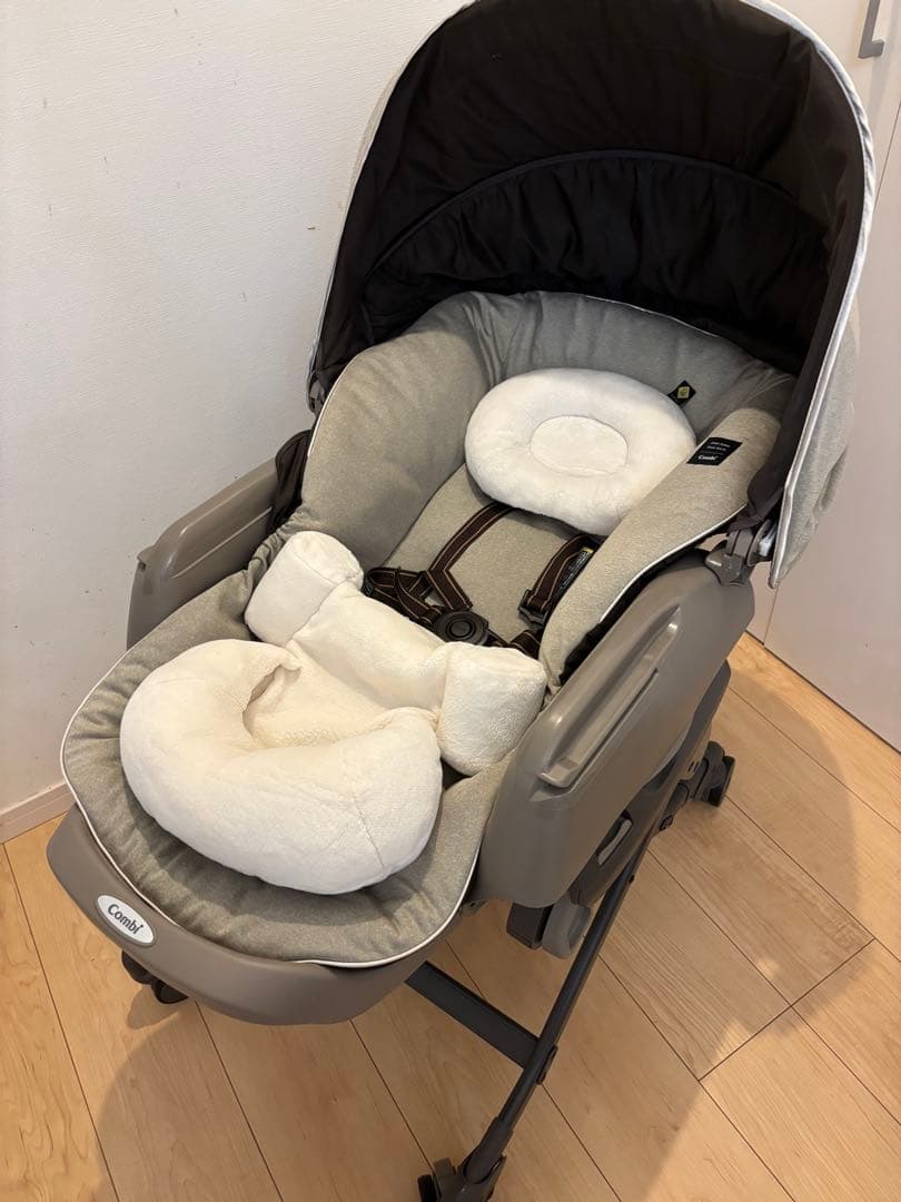 ネムリラ　Combi オートスゥイングヘッド&チェア　ベビーシート グレー