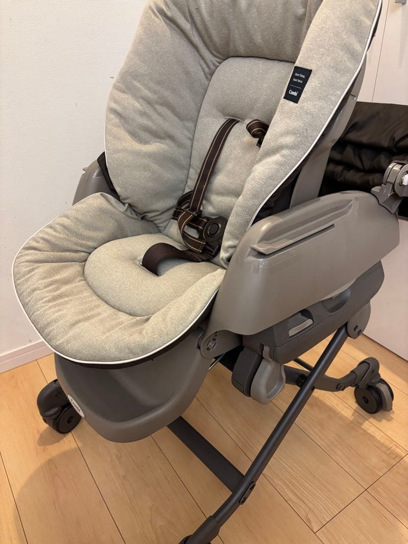 ネムリラ　Combi オートスゥイングヘッド&チェア　ベビーシート グレー