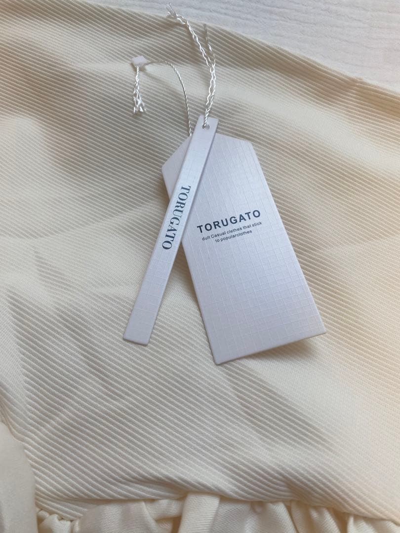 【美品】torugato チューブトップペプラムトップス