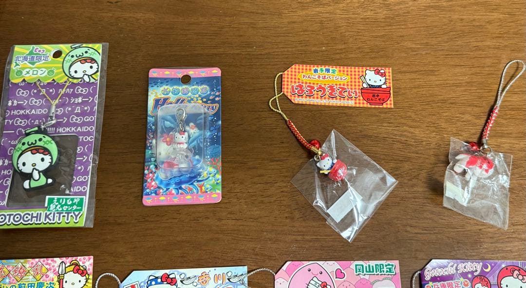 ご当地ハローキティ ストラップ16点　ボールペン4本セット