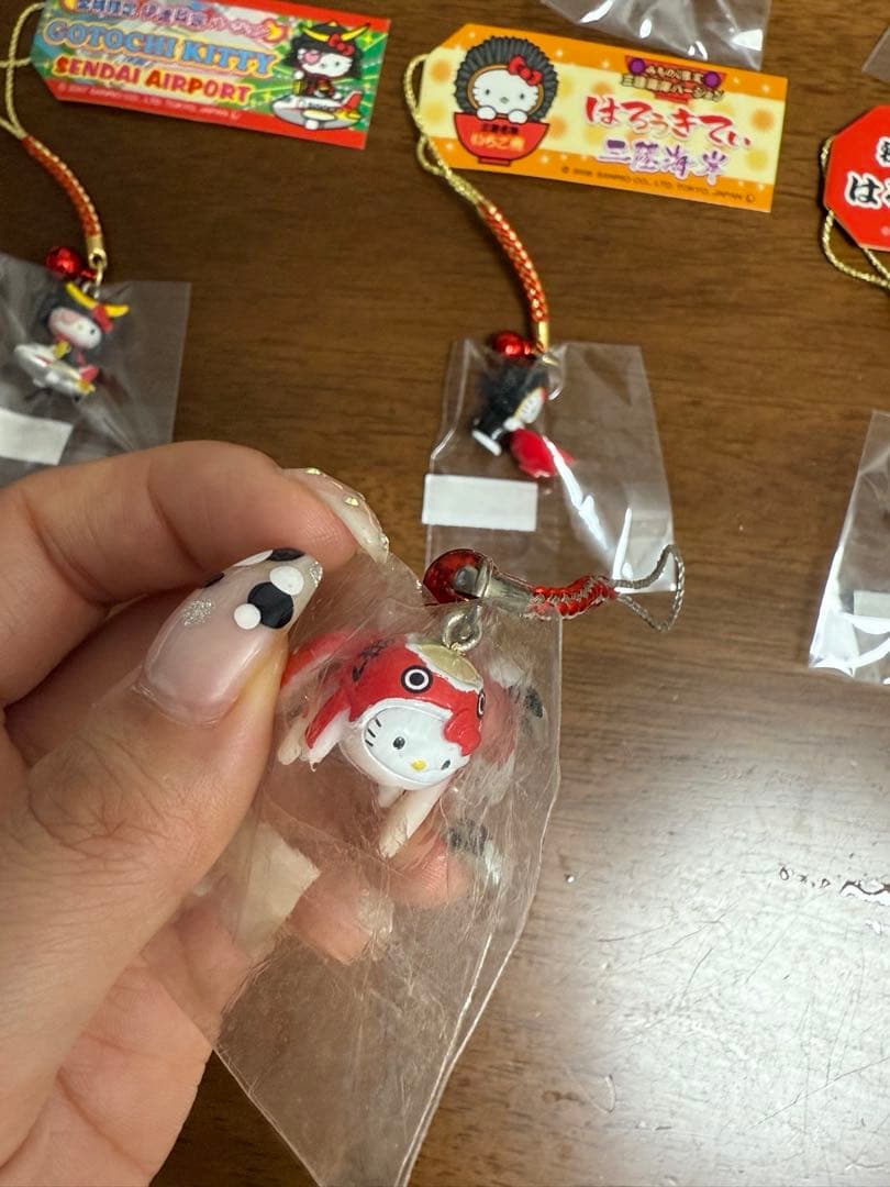 ご当地ハローキティ ストラップ16点　ボールペン4本セット