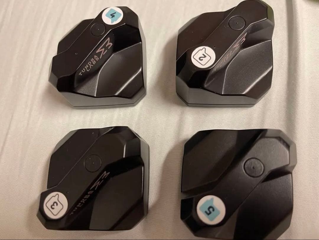 TUNDRA Tracker 4個＋SW4ドングル（トラッカーベルト2個付き）