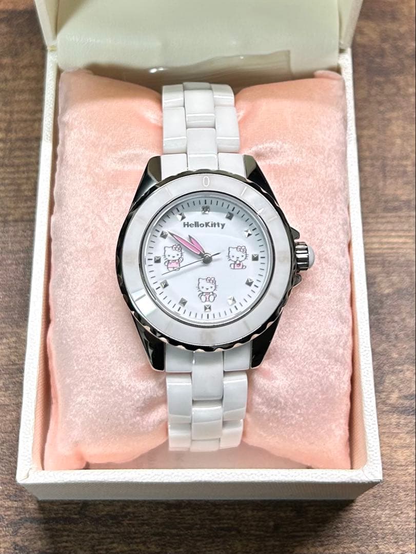 ハローキティ ３５周年記念 ホワイトセラミッククオーツ ダイヤモンド腕時計