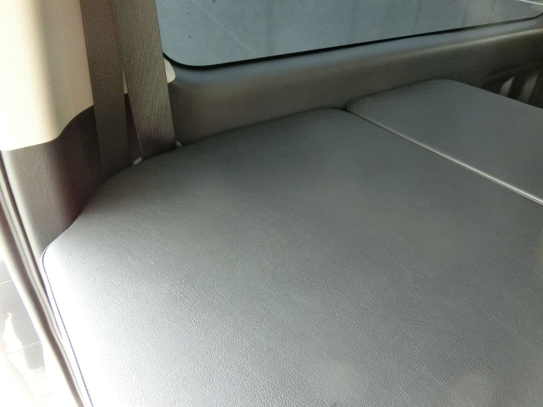ハイエース　ファインテックツアラーミドルルーフ用　ベッドキッド　ブラックレザー