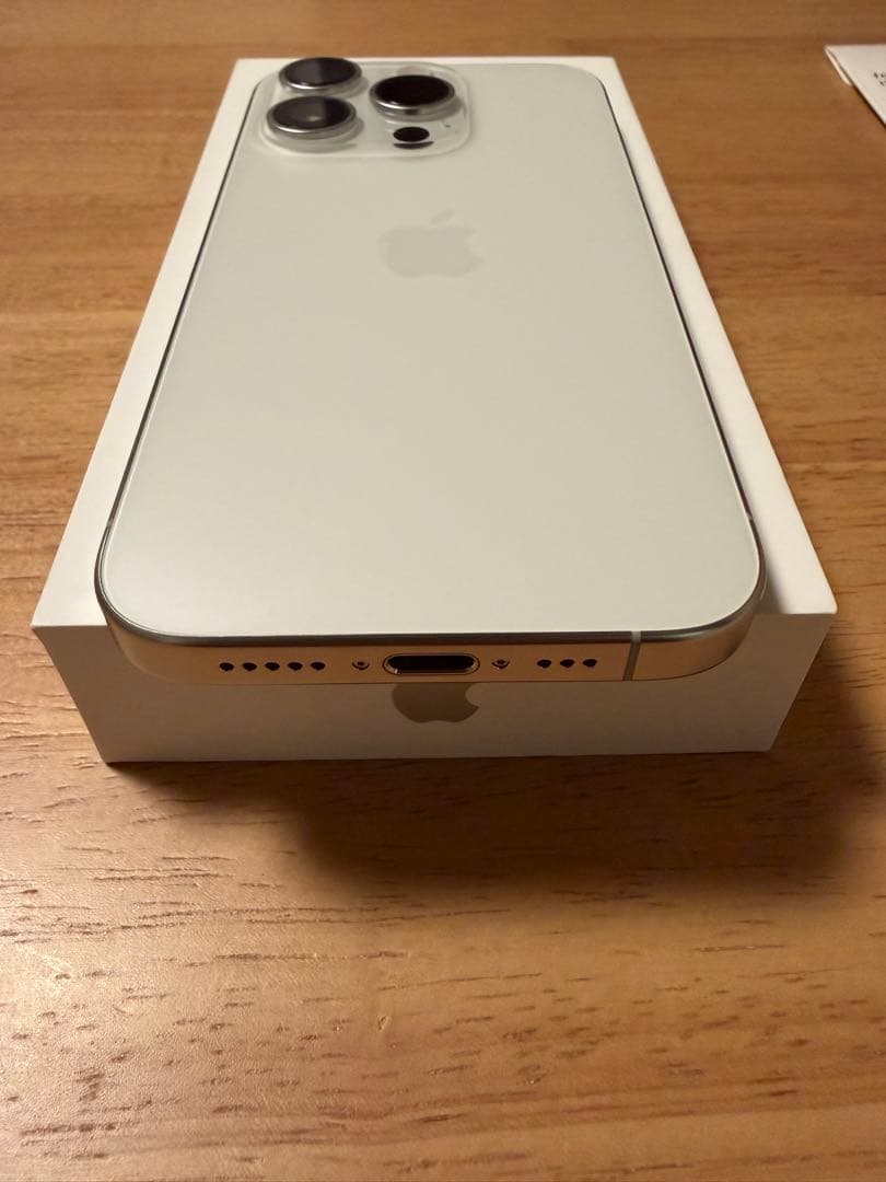 iPhone 15 pro 128GB ホワイトチタニウム