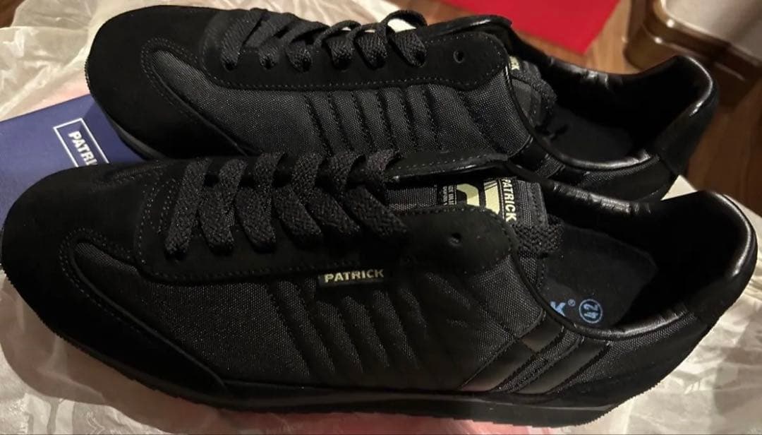 週末限定価　新品　未使用　パトリック マラソン　スニーカー　スペース　42サイズ