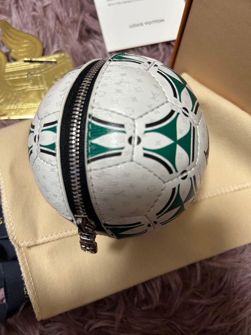 新品未使用品　ルイヴィトン　バッグチャーム　LV フットボール ポーチ　サッカー