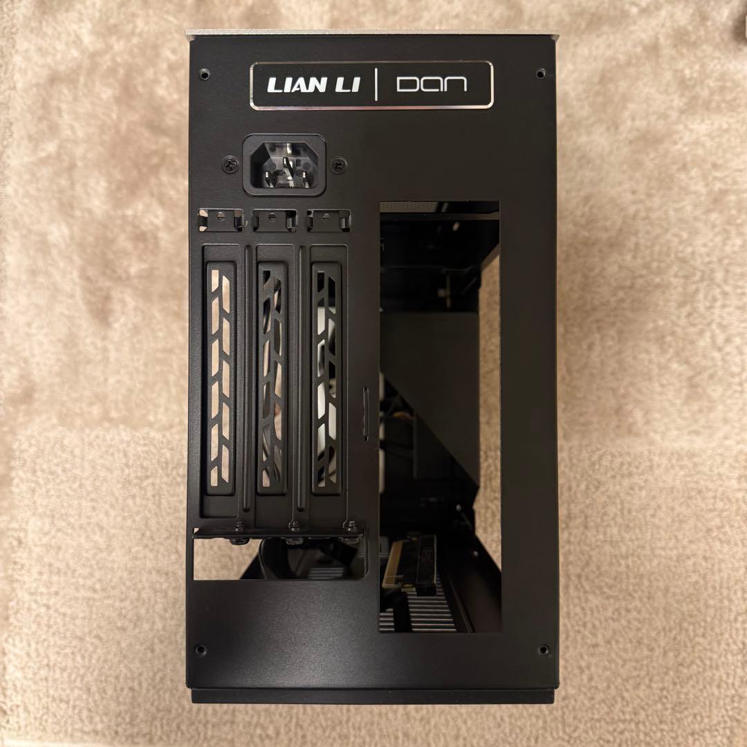 LIAN LI A4-H2O PCケース