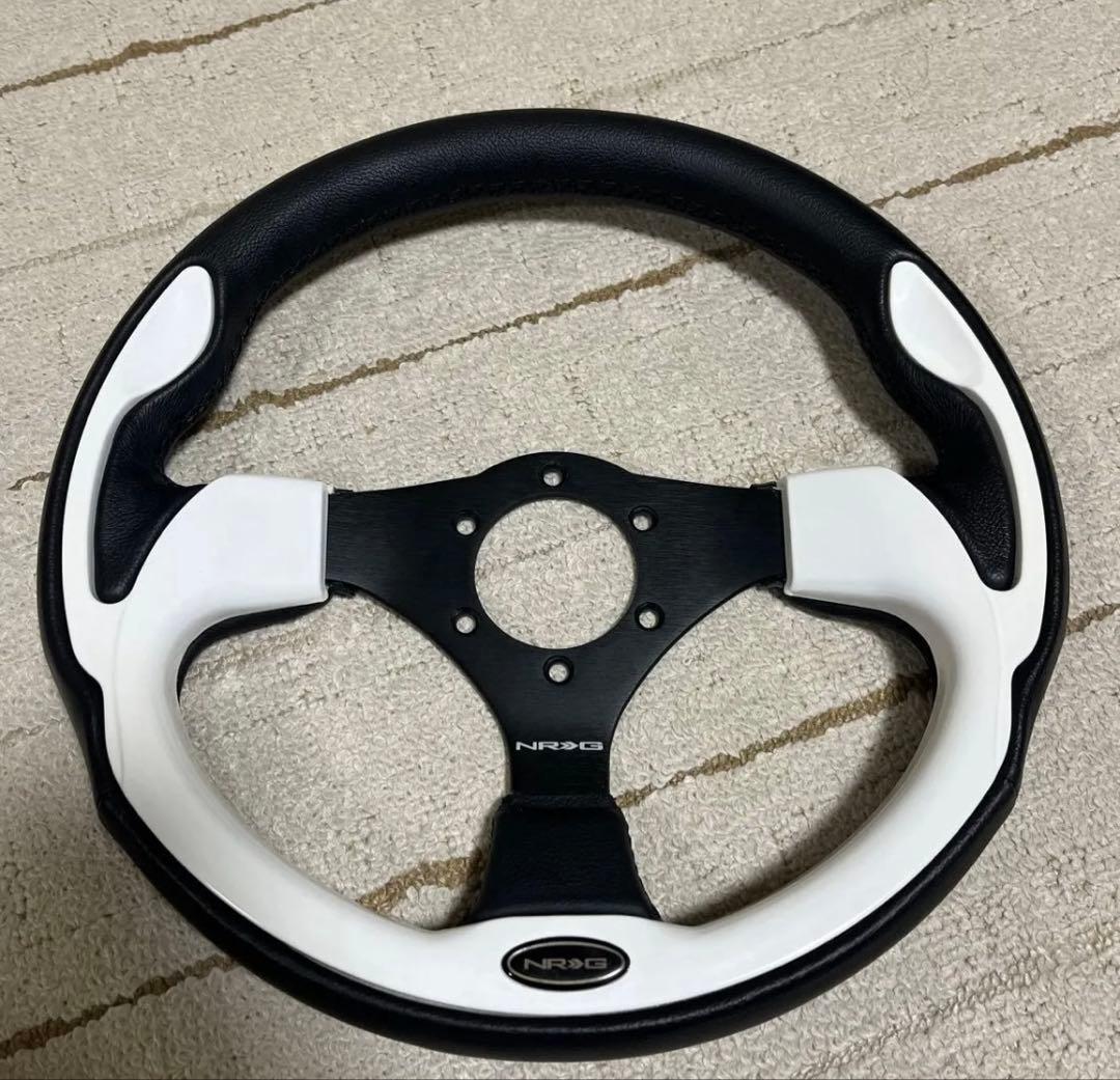 NRG ステアリング　32cm フラットタイプ