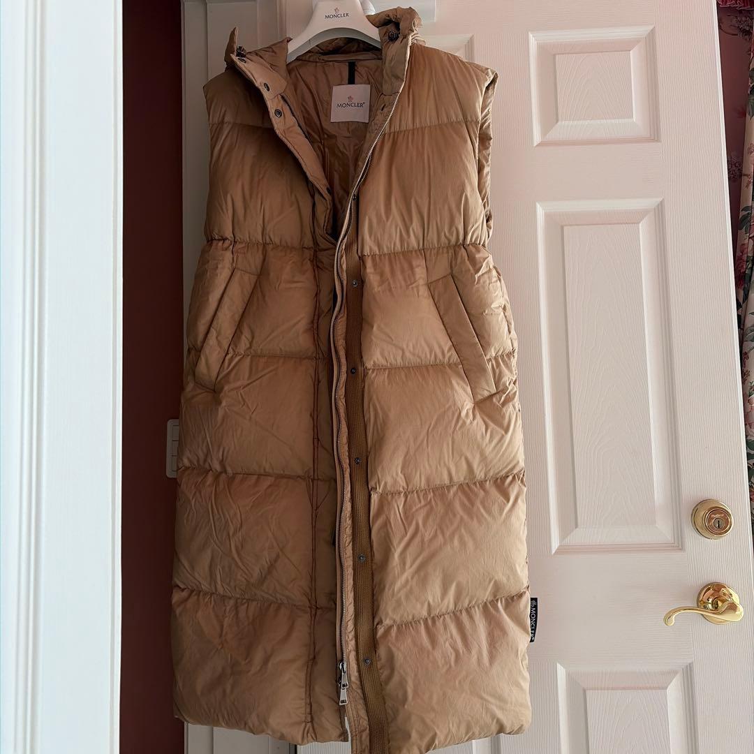 MONCLER ベージュ ダウンベスト
