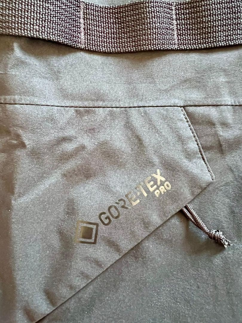 オークリー　ブラック スノーボードジャケット フード付き