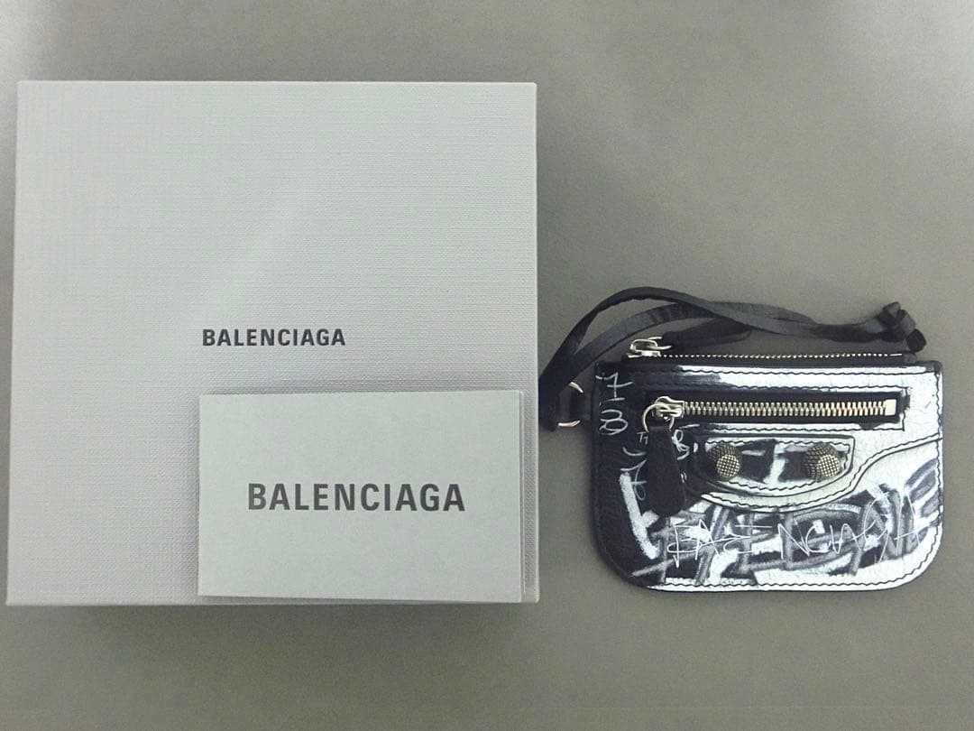 『最終値下げ』BALENCIAGA ル カーゴル ケース graffiti