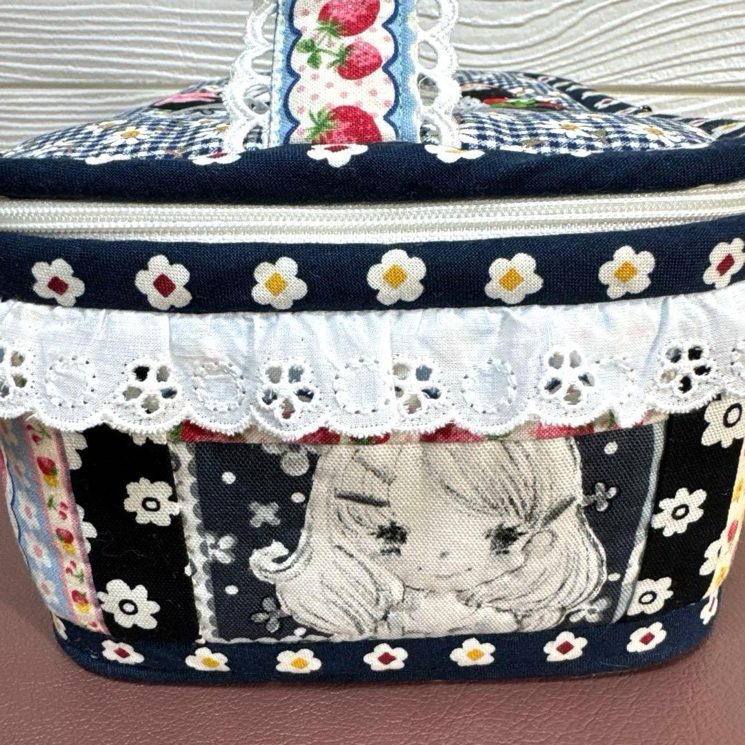 ウサギ様・バニティーポーチ