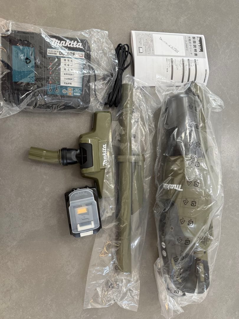 未使用品　makita 充電式クリーナー CL286FDRFO 箱傷み有