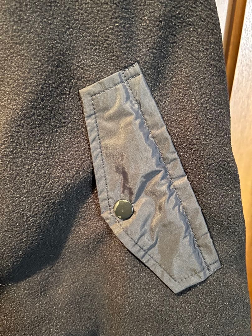 【新品未使用定価21000円】LASUD フード付きブラックベスト