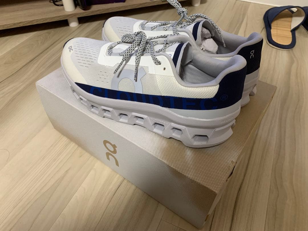 On cloud monster1 （B品）　美品　新品