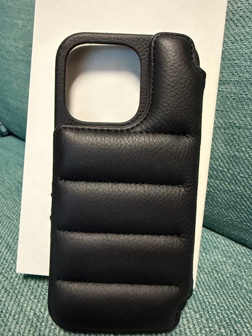 DEMIU パッド入りブラックiPhone16Proケース