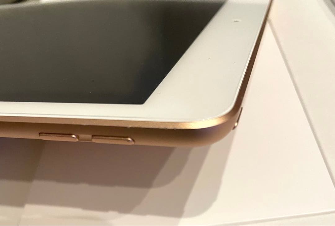 ゴールド iPad第8世代　未使用充電器・ケーブル付き　128GB Wi-Fi