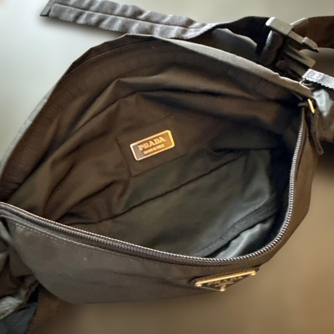 美品　正規品　PRADA ボディバッグ ブラック