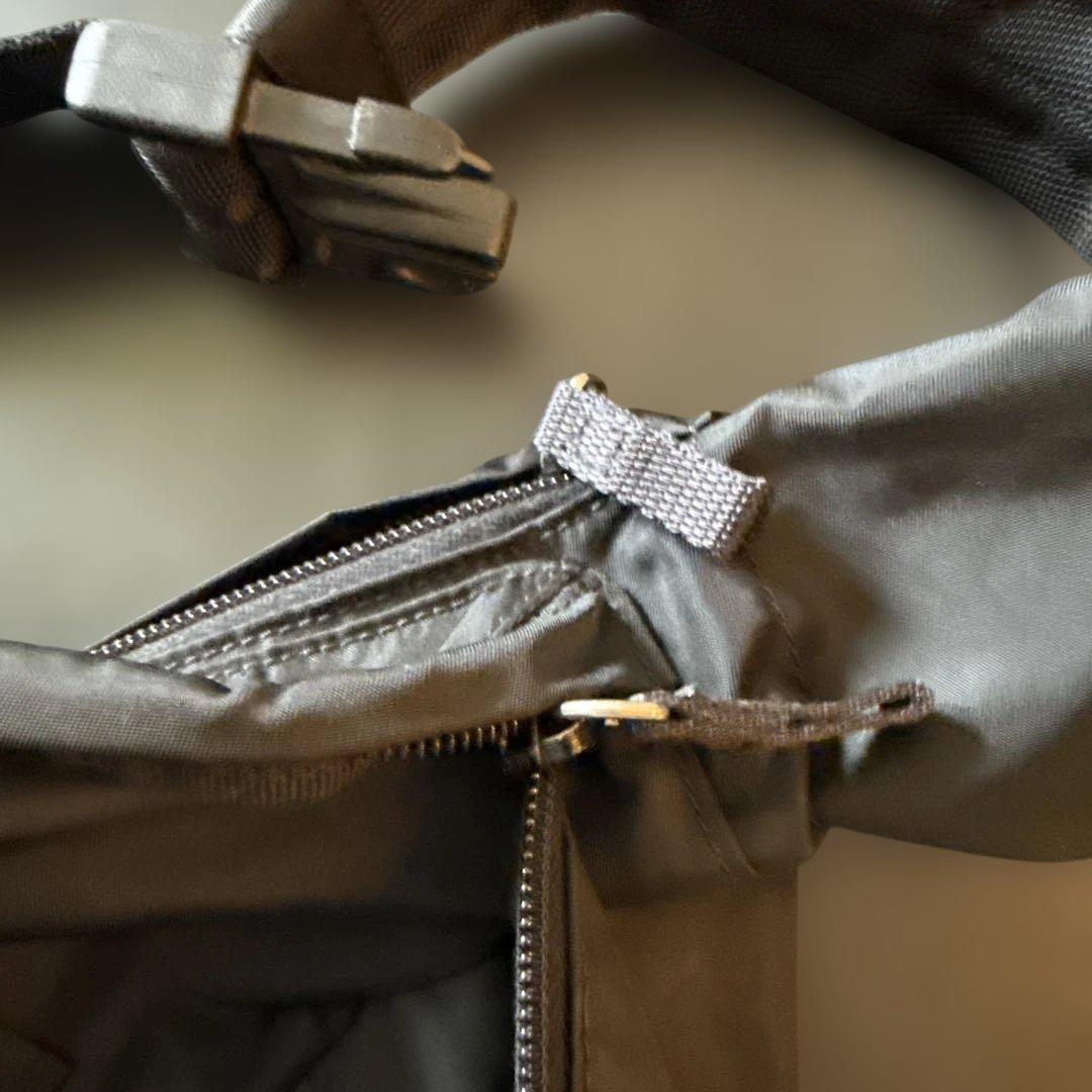 美品　正規品　PRADA ボディバッグ ブラック