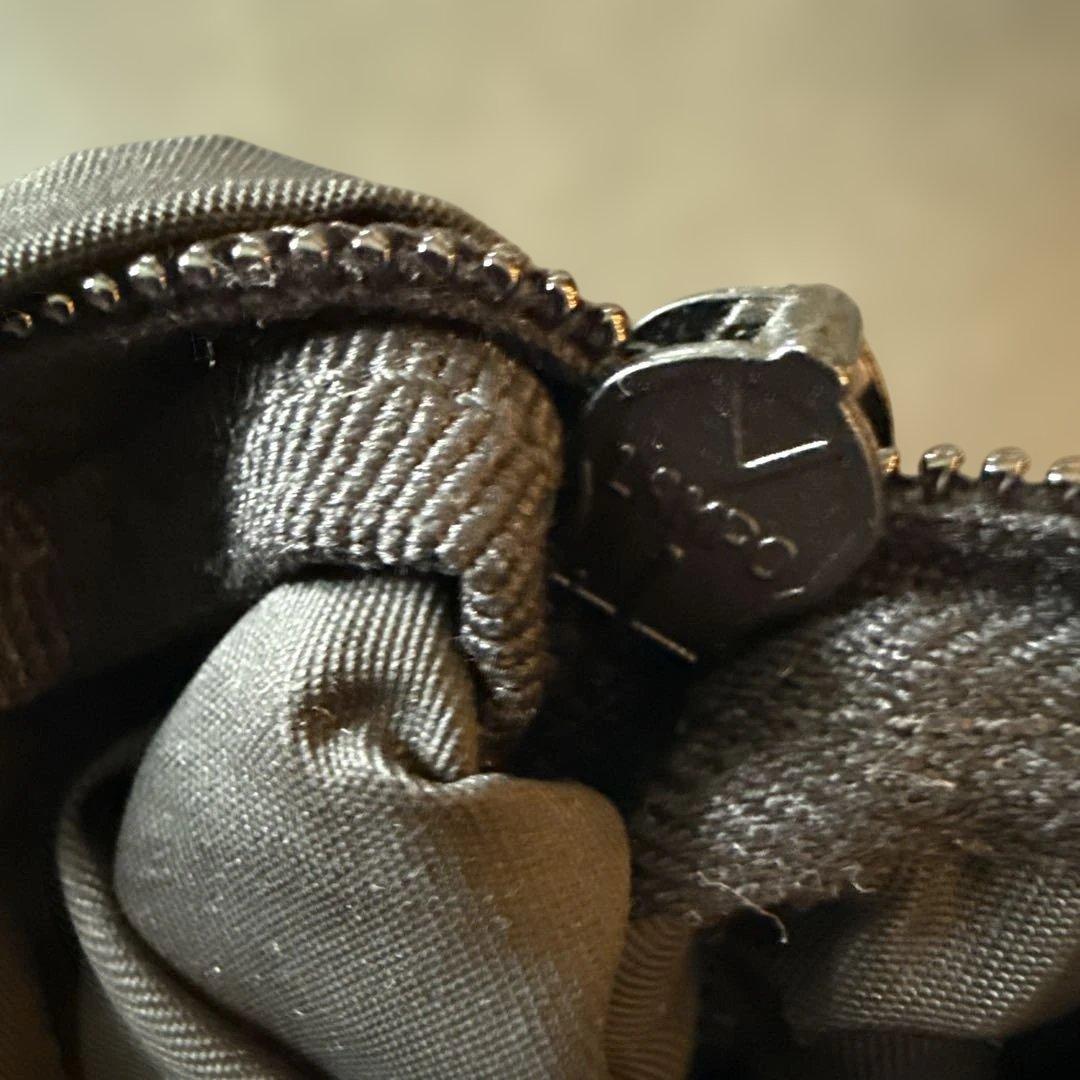 美品　正規品　PRADA ボディバッグ ブラック