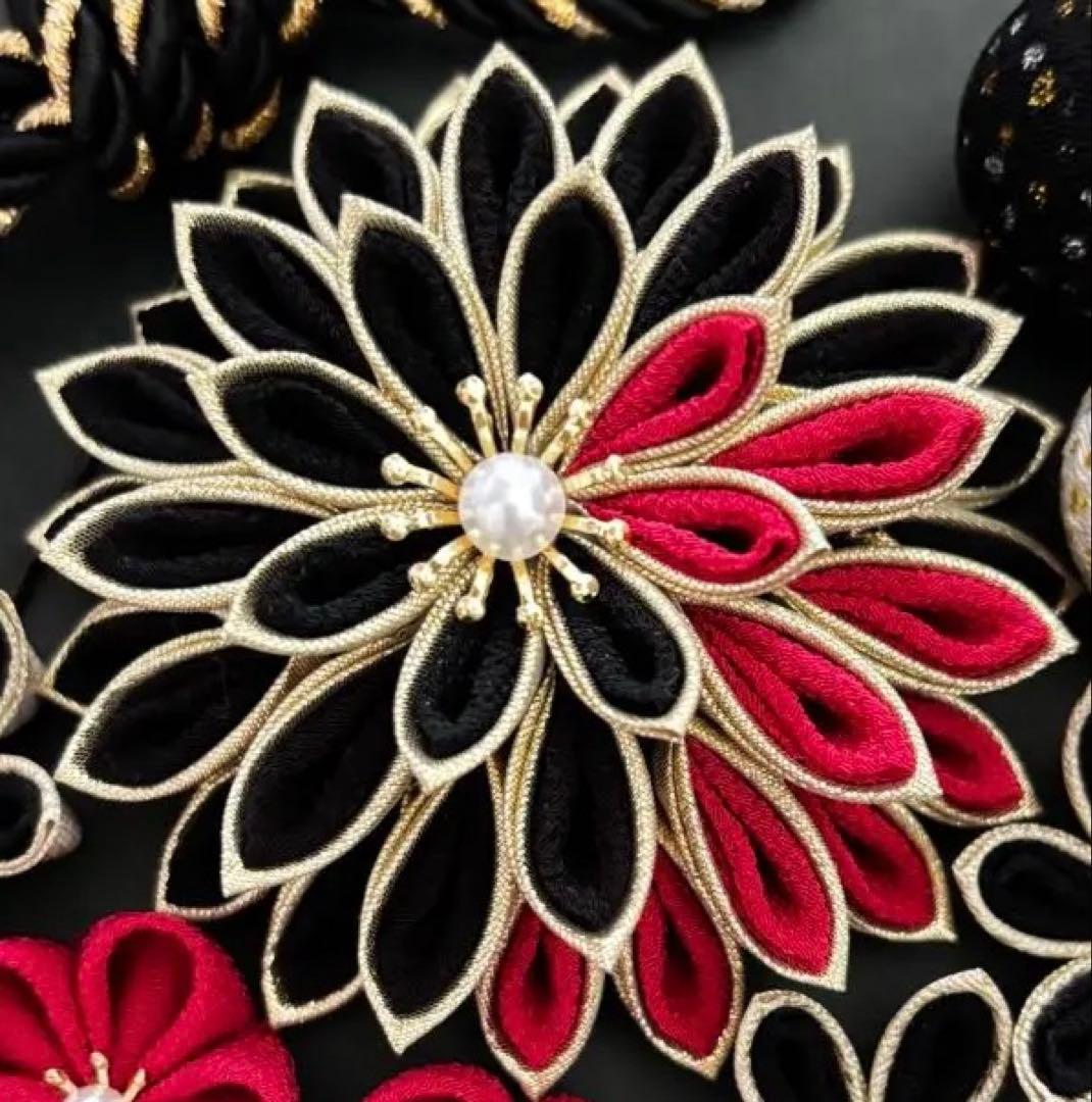 つまみ細工　髪飾り　黒　赤　ゴールド
