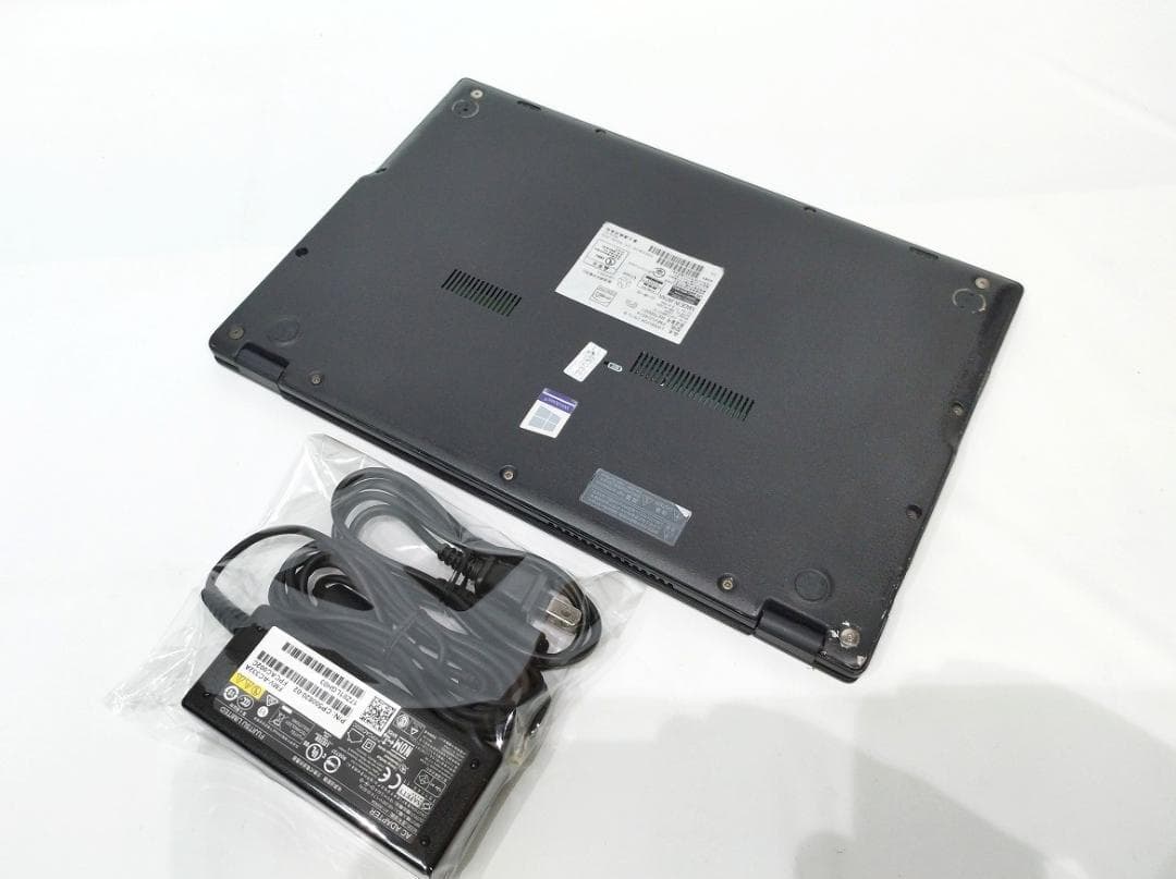 薄型軽量 FUJITSU U939/B8世代 i5 4GB カメラ Win11