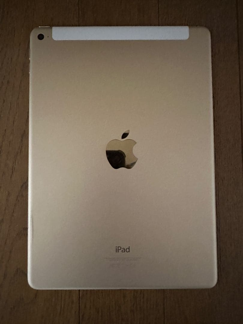 MNVR2J/A ドコモ版 Apple iPad Air 2 金 32GB 本体